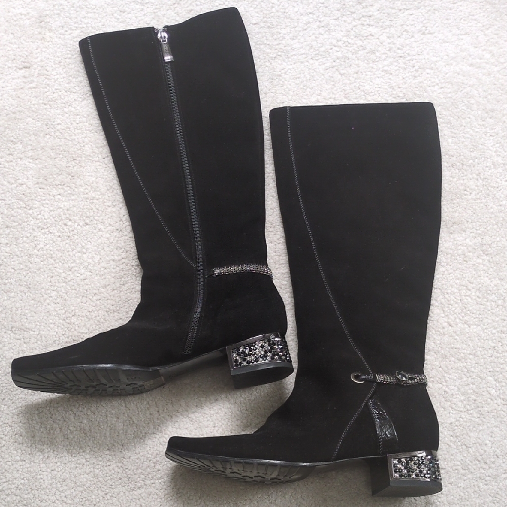 Elegant Black Knee-High Boots
